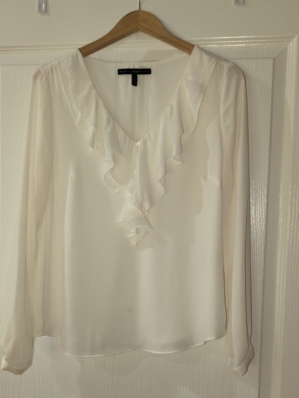 White House Black Market Size 4 Ivory Ruffle Front Long Sleeve Blouse
